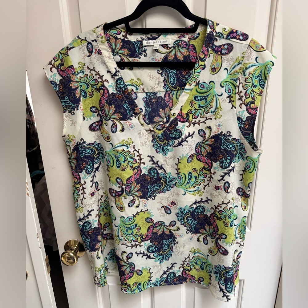 Daniel Rainn Paisley Top